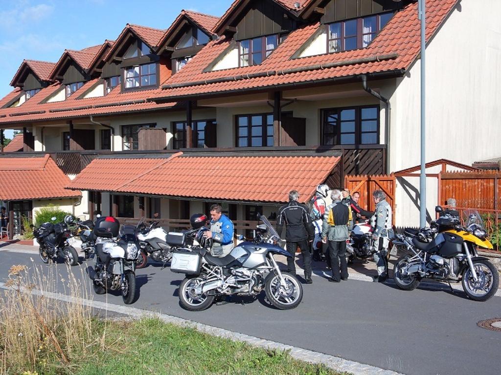 Berggasthof & Hotel Kranich, Hinterrod Eisfeld Exterior photo